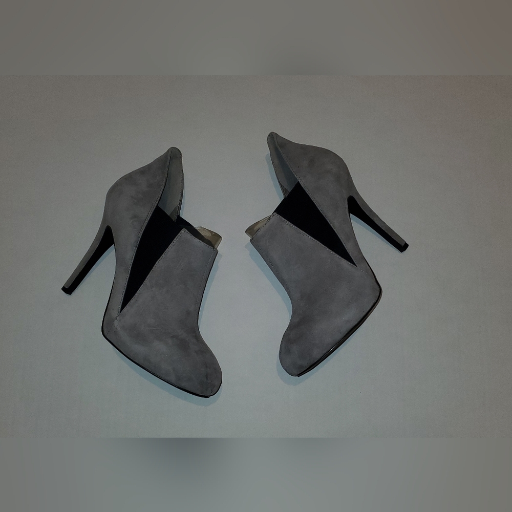 BCBG Paris Elegant Gray High Heels Sz 10